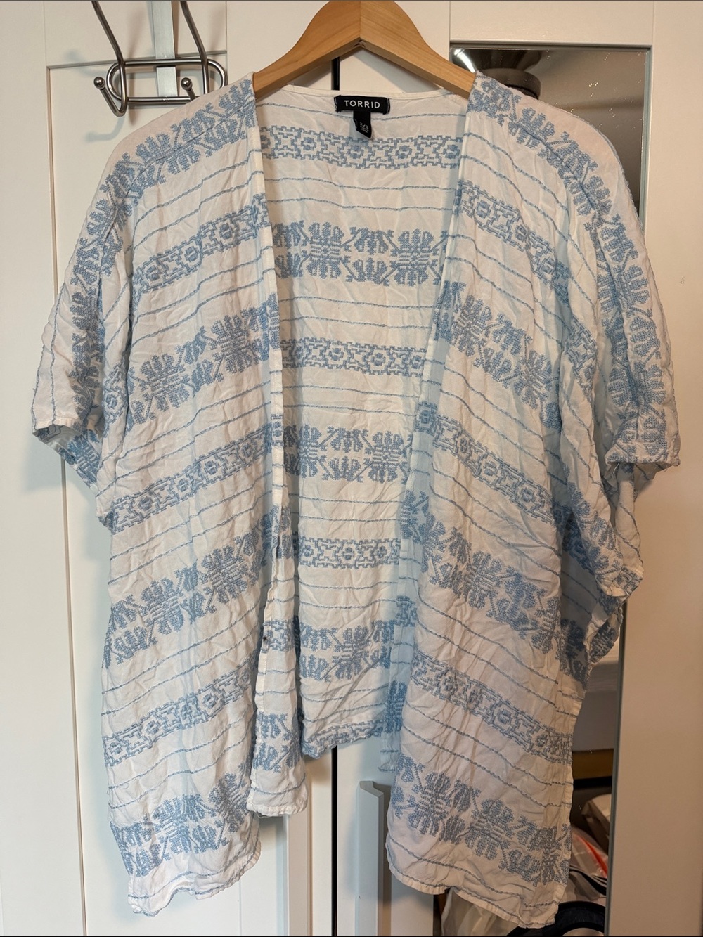 Torrid White & Blue Embroidered Kimono Style Cover Up Size 2/3
